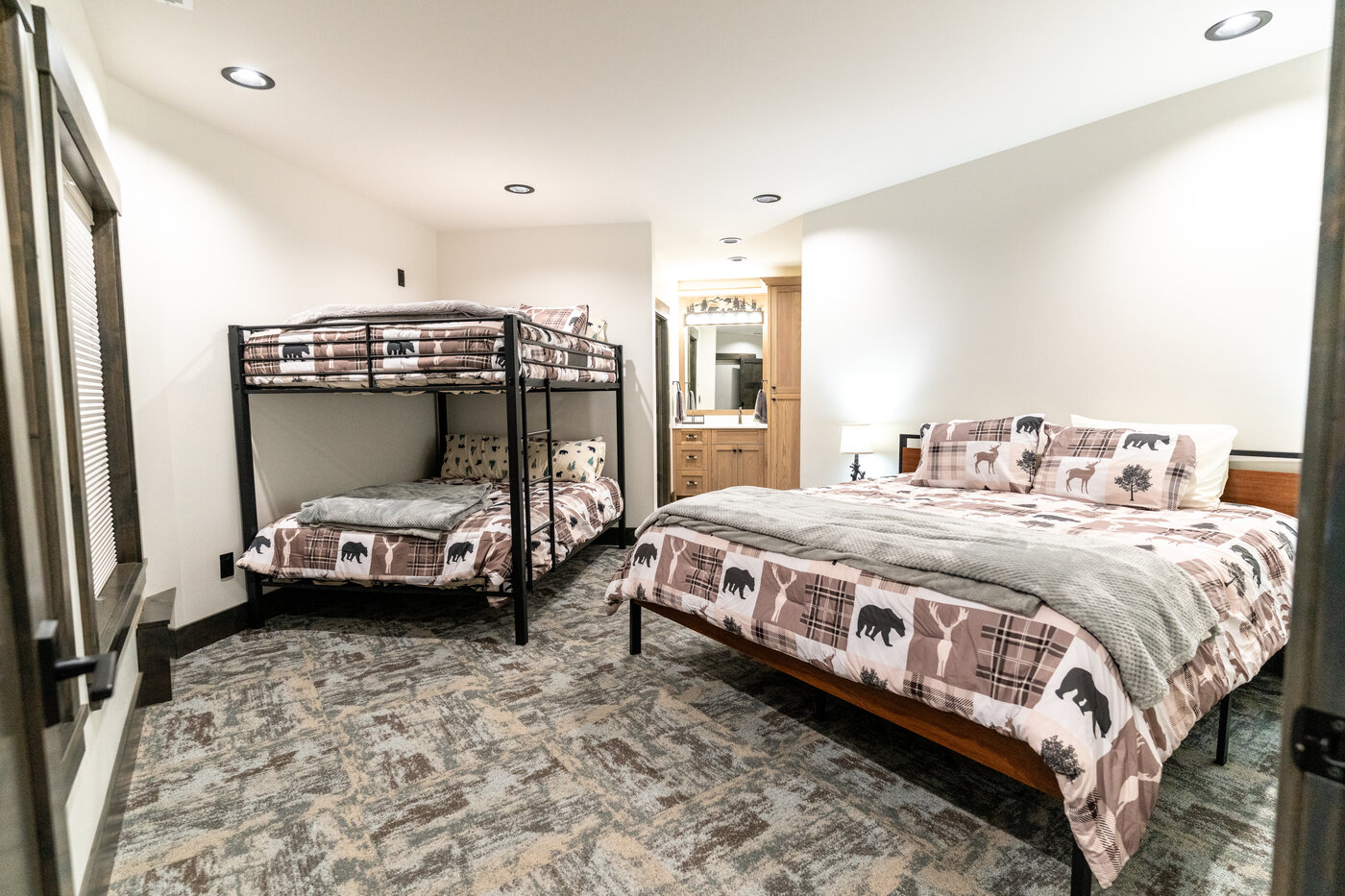 Beautiful Views — versatile bedroom with king bed and metal twin-over-twin bunks