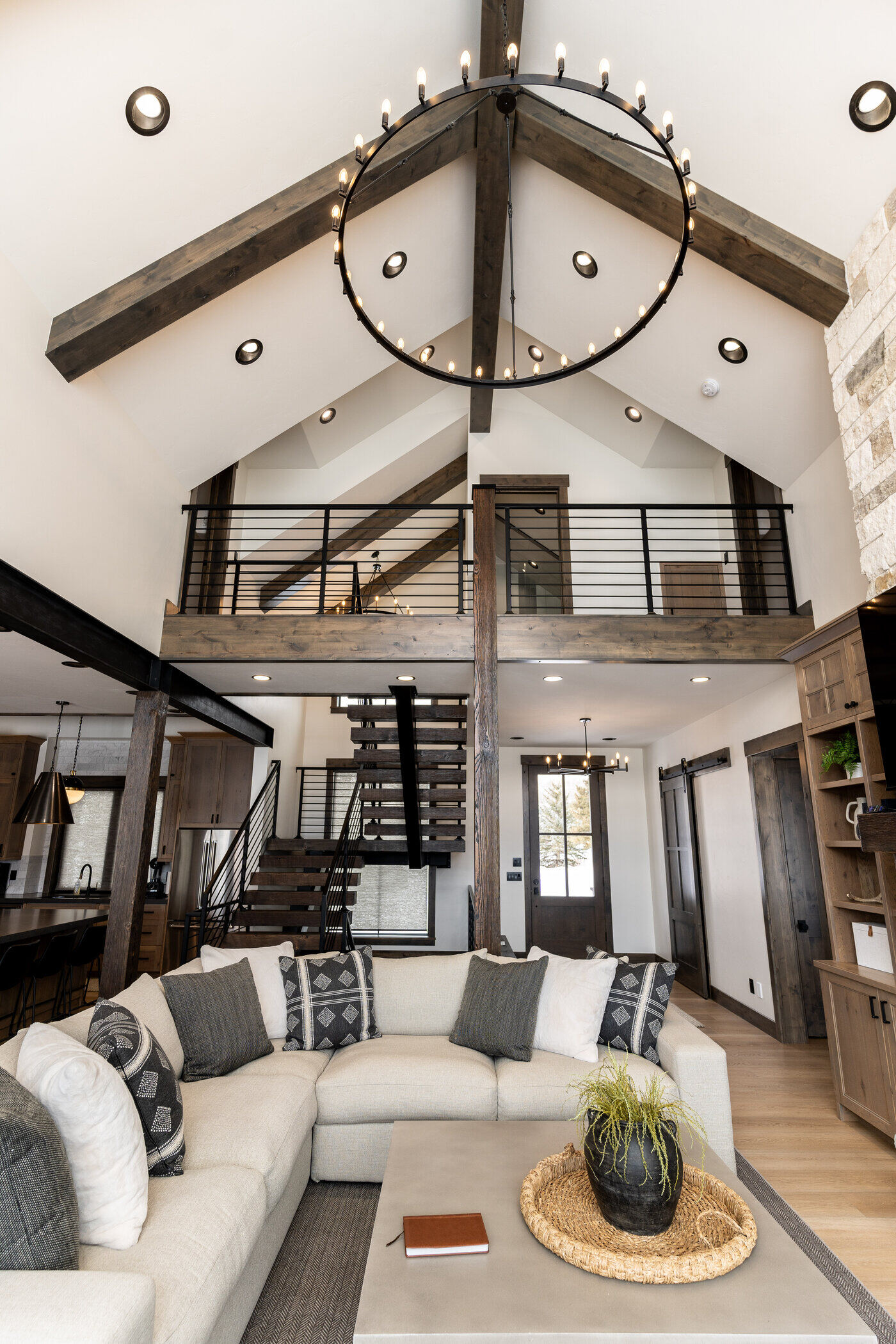 Lodge at Cutthroat Landing — great room cathedral ceiling with circular timber chandelier looking up