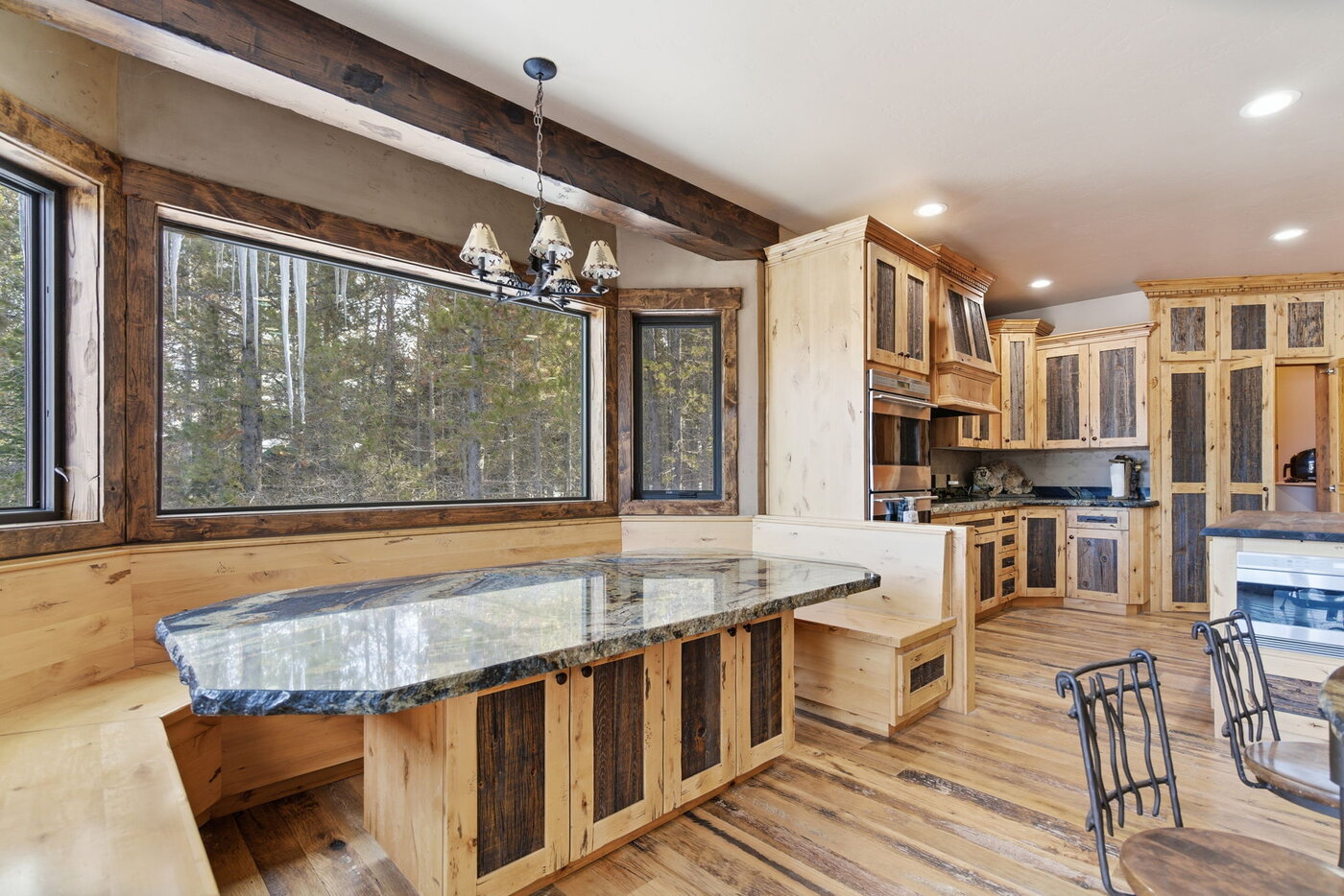 Riverfront Wildlife Lodge — built-in kitchen banquette with stone slab island