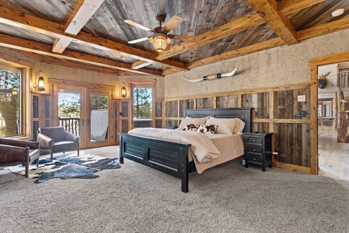 Luxury cabin rentals near Yellowstone — Grandview interior with dark leather and stone