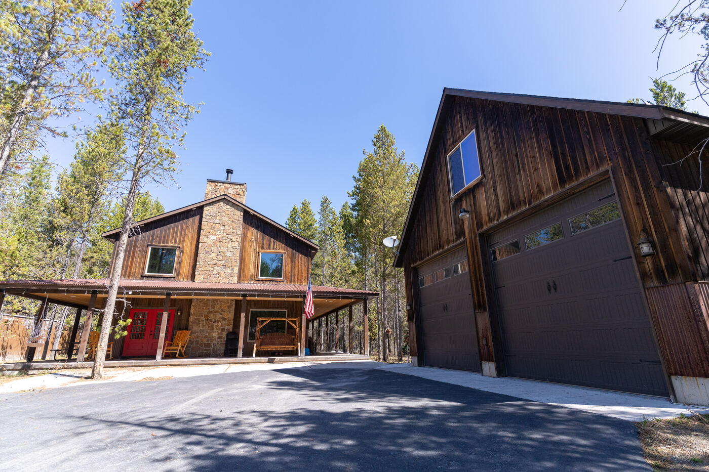 Trails End Lodge — cabin and detached garage in the pines off Bills Loop South